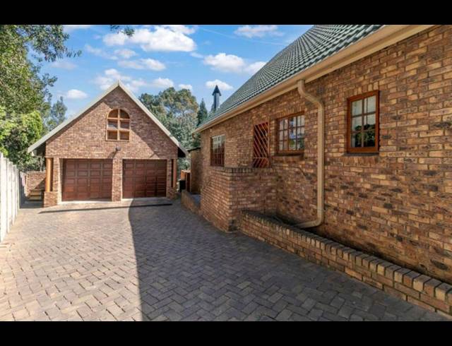 4 BEDROOM HOUSE FOR SALE IN OAKDENE